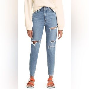 Levi’s High Waisted Mom Jeans - Size 28